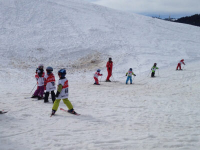 children skiing